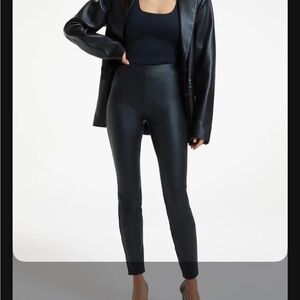 NWT Good American Better Than Leather Faux Leggings, Size (M), Color Black